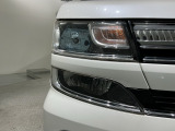 LEDヘッドライトは、点灯の瞬間から最大光量を発揮し、突然暗くなるトンネルなどでの安定感を高めます。