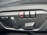 運転席メモリー付きフロント電動シート装備。