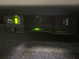 ETC2.0では、対応車載器とカーナビが連動し、高速大容量の通信方式によって、中継地点であるITSスポットと双方向通信することで、高速道路上の全ての道路が対象となる、非常に広範囲かつ多彩なサー