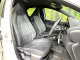 運転席シート廻りは使用感も少なく、良好な状態となっています。前オーナー様が丁寧に使っていたことがよくわかりますね。