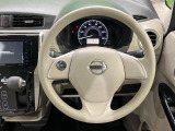 インテリアに合わせたデザインのステアリングは、運転される方のことも考え、運転しやすい形状、大きさです。是非一度、実際に触ってお確かめください。