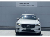 特徴的なT字型のLEDデイタイム・ランニング・ライトは一目でボルボ車とわかる新しいデザインアイコンです。