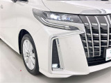 フォグランプ装着車です。暗い夜道の車両前方を明るく照らします