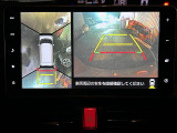 【パノラマモニター】クルマを真上から見下ろした視点で駐車をサポートします!死角からの障害物にいち早く気が付くことができます。