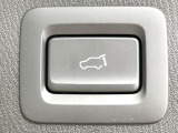 【パワーバックドア】スマートキーや運転席のボタンを押すだけでリアゲートが自動で開閉します!荷物を持っている時や、高い位置にあるバックドアを閉める際に便利な機能です♪