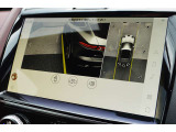 車の周囲360&deg;のオーバーヘッドビューをタッチスクリーンに表示。同時にいくつかのビューを映し出し、タッチスクリーンの表示と音で障害物との距離をお伝えします。駐車の苦手な方も安心の機能です。