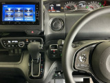 ホンダ純正メモリーナビ搭載なので、遠方へのドライブもお任せ下さい!ステアリング左手側にオーディオ関連のコントロールスイッチを配置しています。操作時は視線を逸らすことなく運転に集中できます