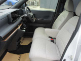 【VDC】運転操作やクルマの速度を検知して、ブレーキやエンジン出力の制御を 自動的に行い、滑りやすい路面やカーブを曲がるときや障害物を回避するときにクルマ の横滑りを軽減し、運転に安心感を与えます。
