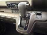 運転のしやすいシフトレバー。