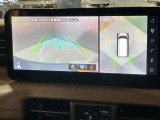 【アラウンドビューモニター】車を上から見下ろしているかのような映像で周囲の状況がひと目で確認、狭い駐車場に駐車するときも安心です♪