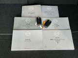 インテリジェントキーです♪キーを近づけてドアハンドルのスイッチを押すだけで開閉が出来ます♪カバンやポケットに入れてても反応するのでスムーズに乗車出来ます☆