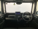 【前方視界】開放的な前方視界!運転がしやすく疲れにくいです♪窓が大きく、見通しがとっても良いおクルマですよ♪