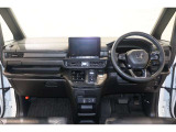 操作性に優れた運転席となります!小物入れや各ボタンの配置にこだわり、使いやすいです!座り心地もよく視認性も良好なのでロングドライブもお任せ下さい!