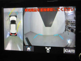 パノラミックビューモニター付きです。車両を上から見たような映像をディスプレイオーディオ画面に表示。運転席からの目視だけでは見にくい、車両周辺の状況をリアルタイムでしっかり確認できます。