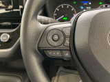 運転中、オーディオの操作をしてて、ハッとしたことはありませんか?ステアリングスイッチは、運転中でもハンドルでオーディオの操作が可能です。安全なドライブをサポートします。