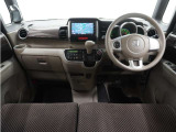 ◆インテリアパネル◆視界広々で非常に運転しやすくロングドライブでも疲れを感じさせないすっきりとまとまったインパネ周りです。