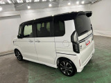 家族使いに嬉しい&ldquo;両側電動スライドドア&rdquo;。狭い駐車場でも安心して乗り降りできますね。
