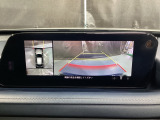 360度モニターは、4つのカメラによる前後左右・俯瞰映像でドライバーからは見えない領域の危険認知をサポート!全周囲の死角を減らし、狭い駐車場や幅寄せ、T字路の進入などの運転の安心感を高めます!