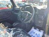 運転席側のインパネ周りの写真です。