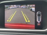 【パークアシスト・カメラ】駐車時に後方がリアルタイム映像で確認できます。大型商業施設や立体駐車場での駐車時や、夜間のバック時に大活躍!運転スキルに関わらず、今や必須となった装備のひとつです!