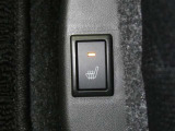 【シートヒーター搭載】シートを温めてくれる暖房機器です!長時間座っていると負担が掛かりやすい背中や腰、または冬場の寒い日に冷えやすい脚部に快適なぬくもりを♪