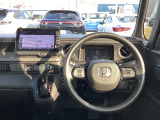 わかりやすく情報を整理したマルチインフォメーション・ディスプレーを搭載。Honda SENSINGの作動状態などを「シンプルモード」で大きく表示できるほか、多彩に表示を切り替えられます。