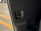 パワーウィンドウです!運転席でラクラク操作!元気なお子様やワンちゃんのイタズラも防いでいただけますよ。