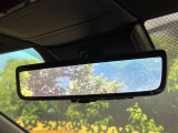 【デジタルインナーミラー】後席の大きな荷物や同乗者で後方が確認しづらい時でも安心!カメラが撮影した車両後方の映像をルームミラー内に表示。クリアな視界で状況の確認が可能です!