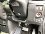 便利な電動スライドドア、横滑りを防ぐVSAなどのスイッチは、運転席の右側、手の届きやすい位置にあります。