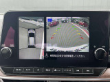 アラウンドビューモニター搭載。上から見下ろしたように液晶に映るのでスムーズな駐車をサポートします。