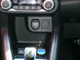 従来のシガーソケットの他、USBも対応しております☆