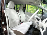 運転席シート廻りは使用感も少なく、良好な状態となっています。前オーナー様が丁寧に使っていたことがよくわかりますね。