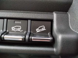 【ヒルディセントコントロール】エンジンブレーキだけでは十分減速できないような急な下り坂やオフロード等滑りやすい路面を下るとき、一定の低車速(約7km/h)を保ち、下り坂での走行を補助するシステムです!