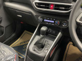 操作しやすいATシフトです♪シフトチェンジを気にしなくていいので運転だけに集中できますね!自然と手に届くところにある、手になじむ形状のシフトノブがいいですね♪