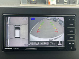 上から見下ろしたように液晶に映るのでスムーズな駐車をサポートします。
