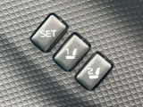 【メモリー機能付きパワーシート】ドライバーごとに設定したシート位置を記憶して、ボタン一つで切り替えできる便利な機能!運転する方が複数名いらっしゃるご家庭におすすめです♪