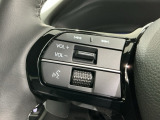 ステアリングにオーディオ操作スイッチが付いています。オーディオ画面に直接タッチしなくても操作が出来ますので、運転に集中できます。