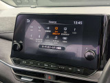 多様なメディアやスマホ連携(Apple CarPlay / Android Auto)に対応したオーディオソース選択画面。シームレスなエンタメ環境を提供します。
