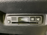ハンドルの左下にETCがついています。高速道路の料金所の通過も楽々です!。 カードの取り出しもしやすい場所についています。