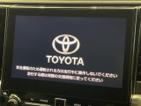 【メーカー純正ナビ】インテリアに溶け込むスタイリッシュな「専用設計」メーカーナビを装備♪視認性や操作性など基本性能にも優れ、より上質なカーライフをお楽しみいただけます。