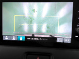 バックカメラの画像です。ガイドラインがスムースな車庫入れをサポートいたします。車庫入れの安心感がアップしますね。