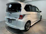 リモコンや運転席のスイッチ操作で楽々自動開閉。【両側。電動スライドドア】