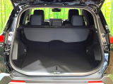 積み下ろしのしやすいデッキにはたっぷりと荷物を積み込んでいただけます。遊びから仕事まで、様々なシーンで頼れます♪