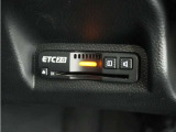 ◆ETC2.0装着◆進化したドライブ体験。料金収受システムだけだったETCが生まれ変わって、高速道路を賢く使うETC2.0に進化しました。多彩な情報サービスが便利で快適なドライブ体験を提供します。