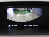 【バックカメラ】モニターに後方の映像が映つり出すので、死角の障害物の早期発見や駐車に協力してくれます。