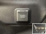 AC100V、1500Wのコンセントを車内に設置。アウトドアや駐車場で野外のコンセントとして利用できます。また、停電などの非常時にも使える便利な機能です!