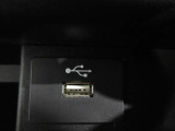 USB充電専用電源ソケットも付いています。モバイル機器などの充電専用