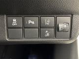 【LKAS】車線の中央付近を維持するようハンドル操作を支援する機能。車線をはみ出しそうな場合も警告音と共にハンドルが正常な位置に戻ろうとします。