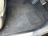 運転席フロアマットです。使用感はなく、比較的綺麗な状態です。
