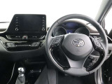 運転席のハンドル・シートは高さ調整が可能です